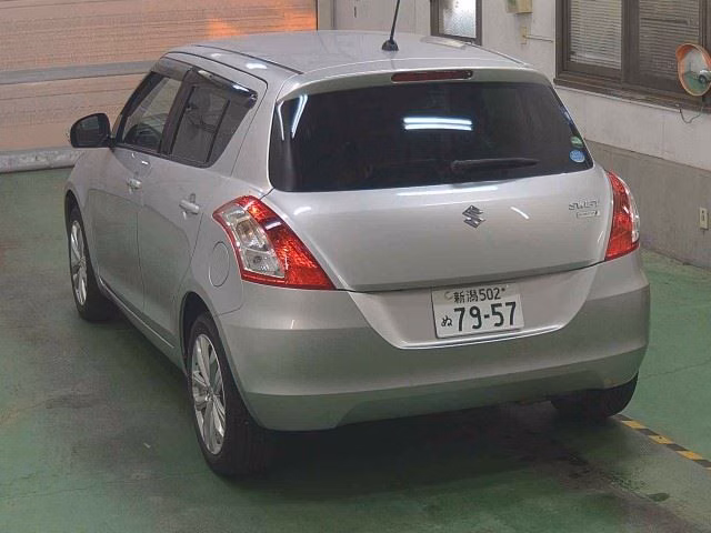 SUZUKI SWIFT