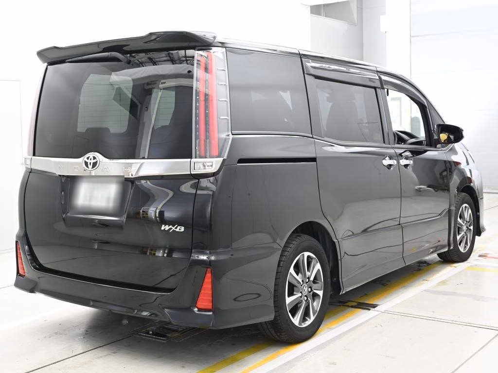 TOYOTA NOAH