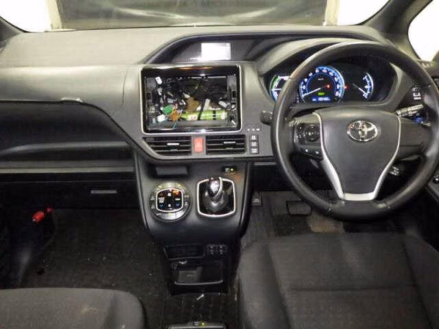 TOYOTA VOXY