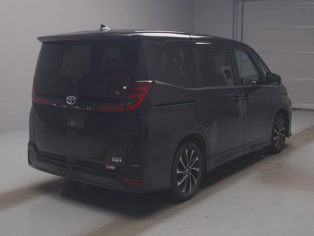 TOYOTA NOAH