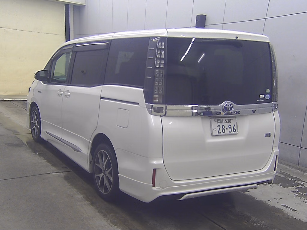TOYOTA VOXY