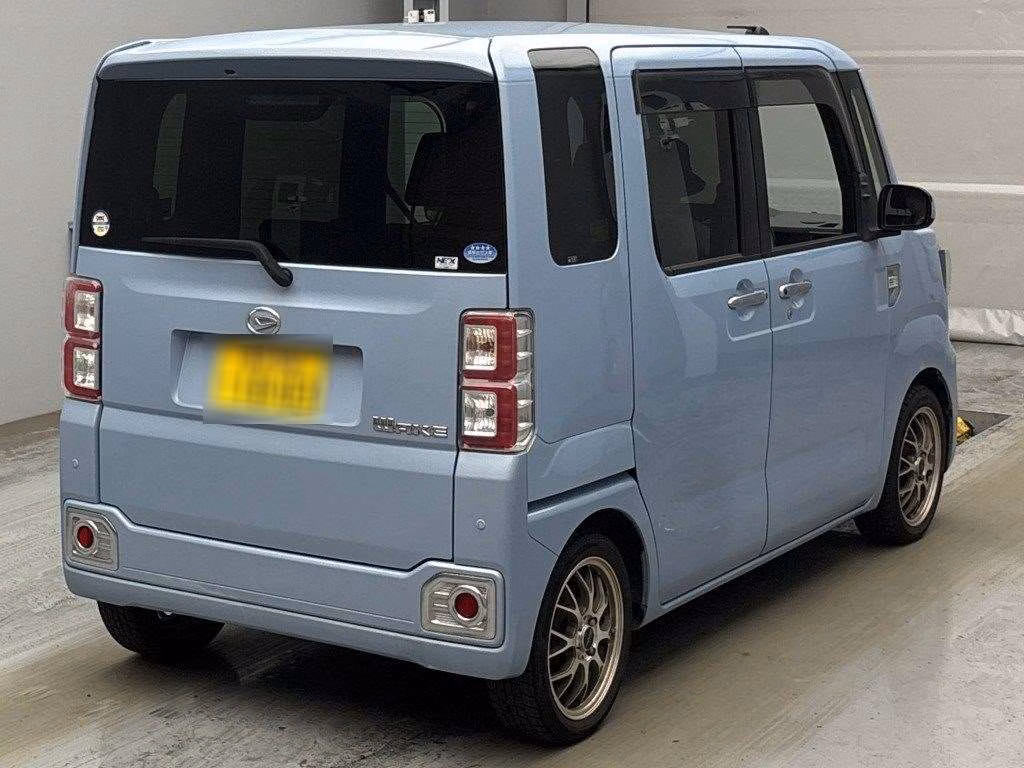 DAIHATSU WAKE