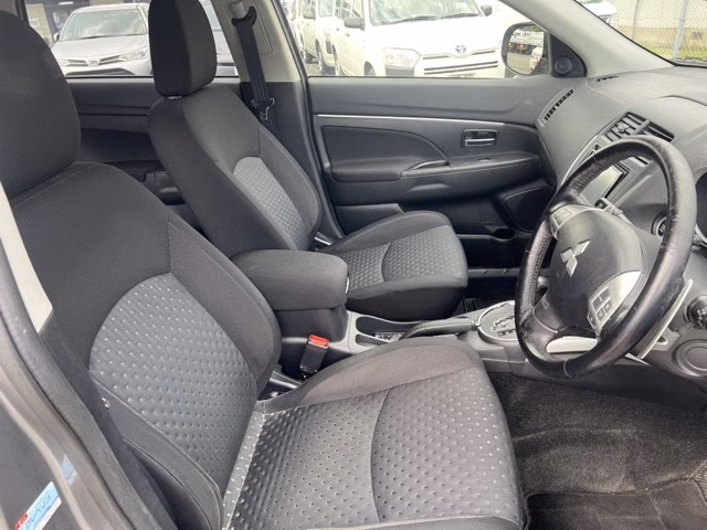 MITSUBISHI RVR