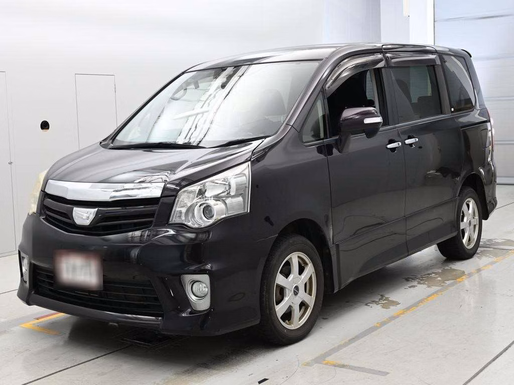 TOYOTA NOAH