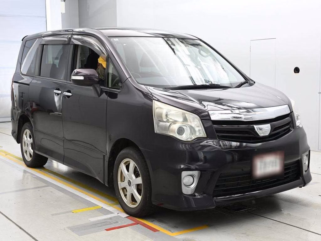TOYOTA NOAH