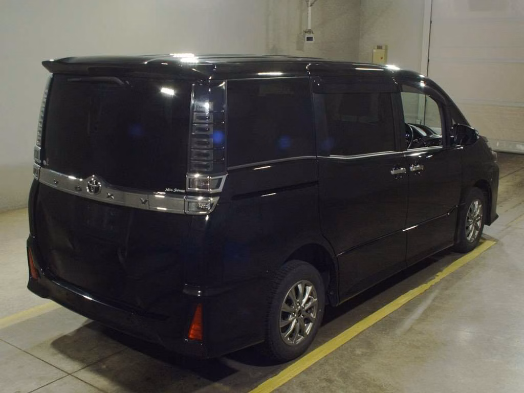 TOYOTA VOXY