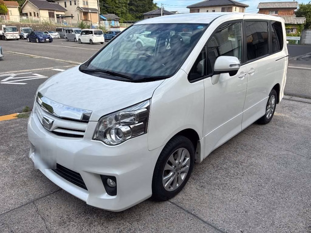 TOYOTA NOAH