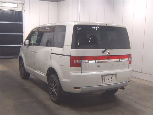 MITSUBISHI DELICA D:5
