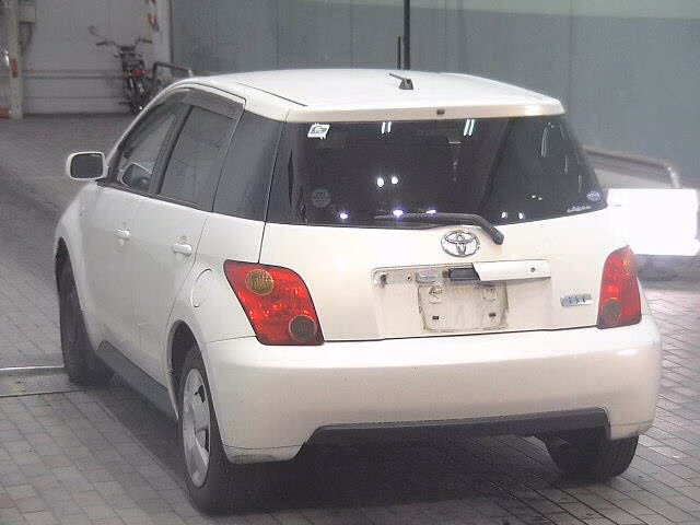 TOYOTA IST