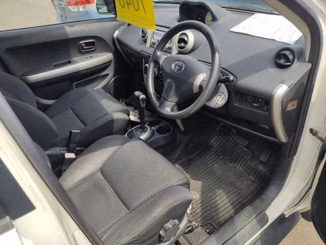 TOYOTA IST