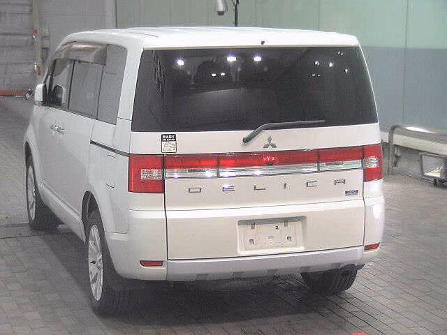 MITSUBISHI DELICA D:5