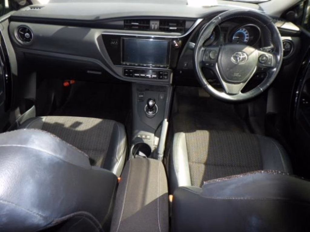 TOYOTA AURIS