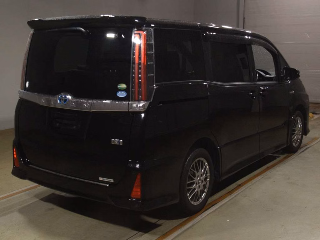 TOYOTA NOAH