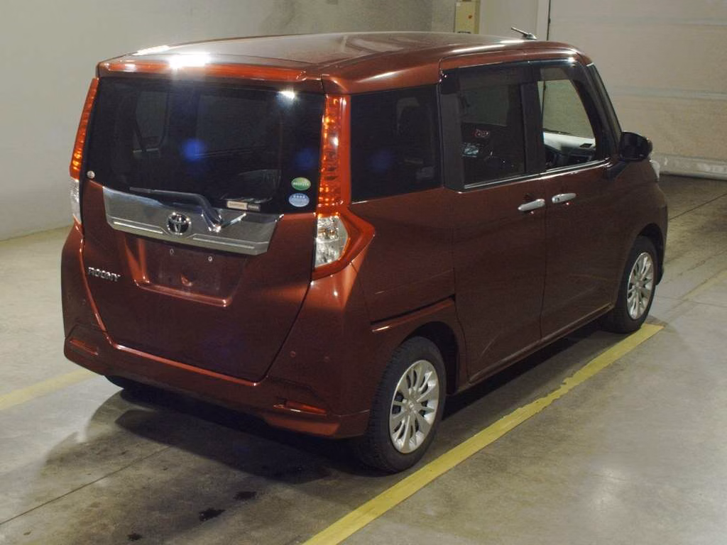 TOYOTA ROOMY
