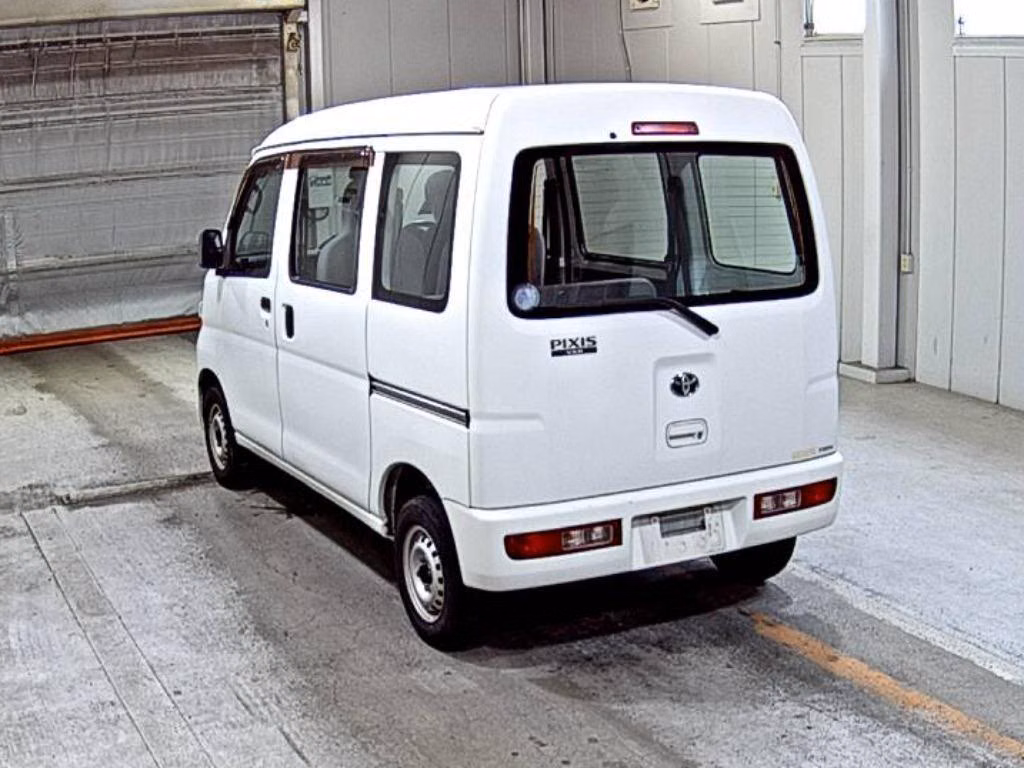 TOYOTA PIXIS VAN