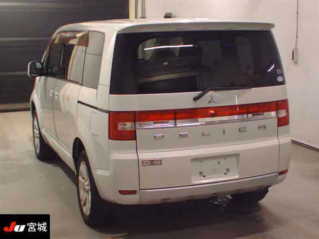 MITSUBISHI DELICA D:5