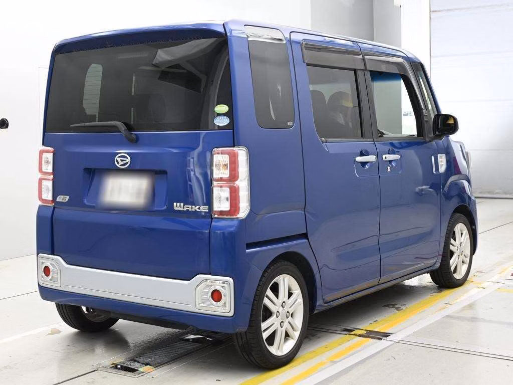 DAIHATSU WAKE