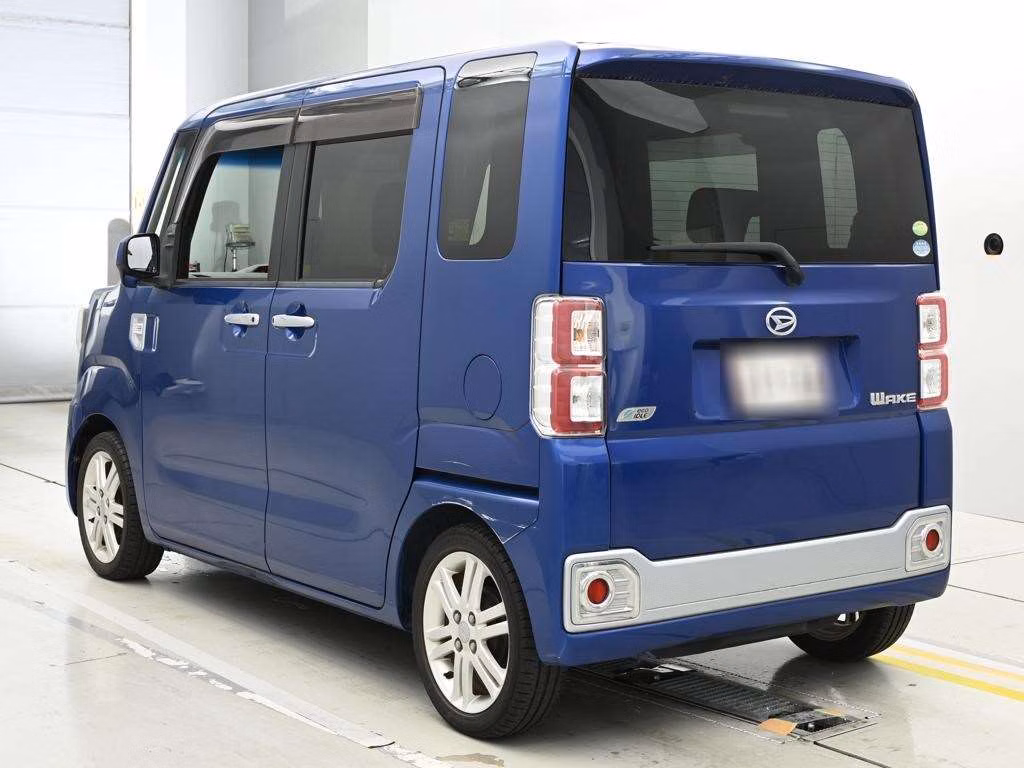 DAIHATSU WAKE