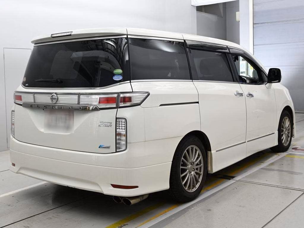 NISSAN ELGRAND