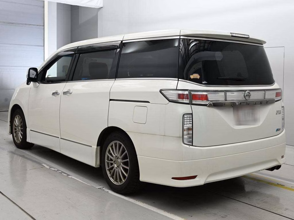 NISSAN ELGRAND