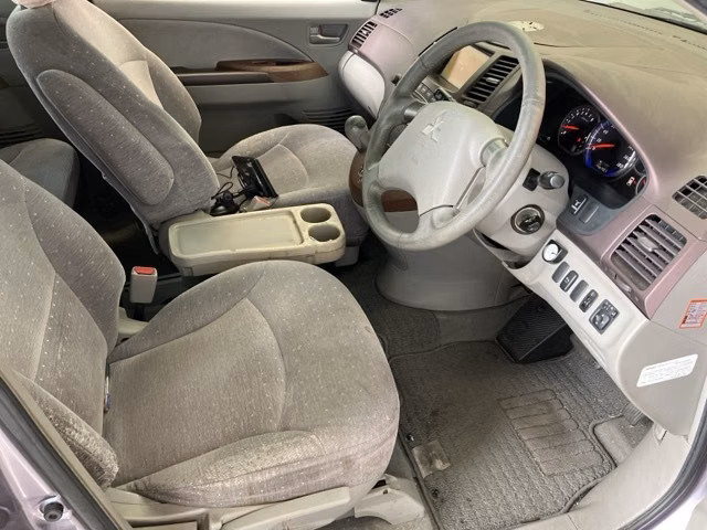 MITSUBISHI GRANDIS