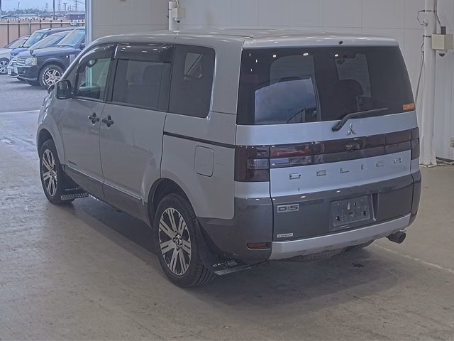 MITSUBISHI DELICA D:5