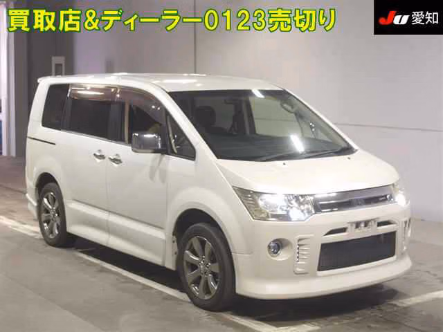 MITSUBISHI DELICA D:5