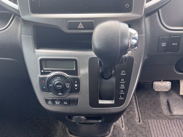 MITSUBISHI DELICA D:2