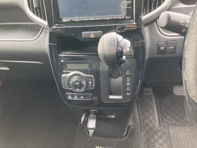 MITSUBISHI DELICA D:2