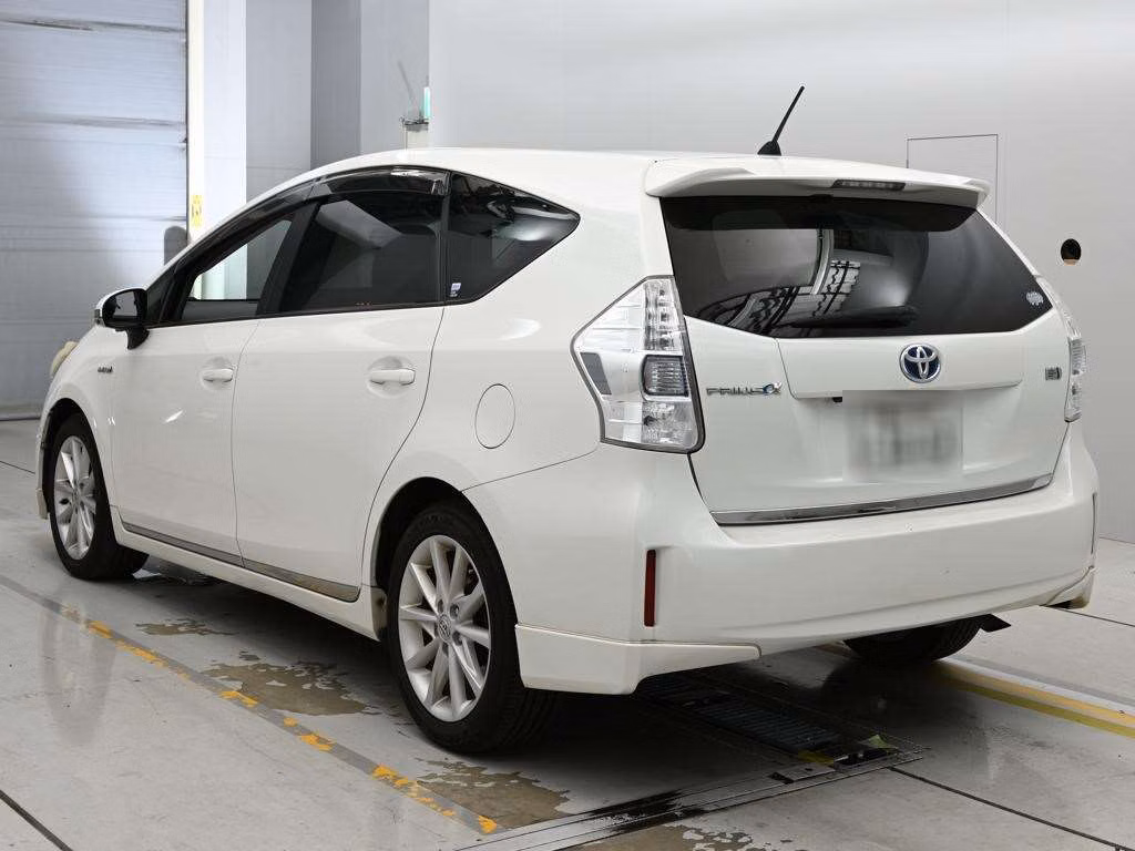 TOYOTA PRIUS ALPHA