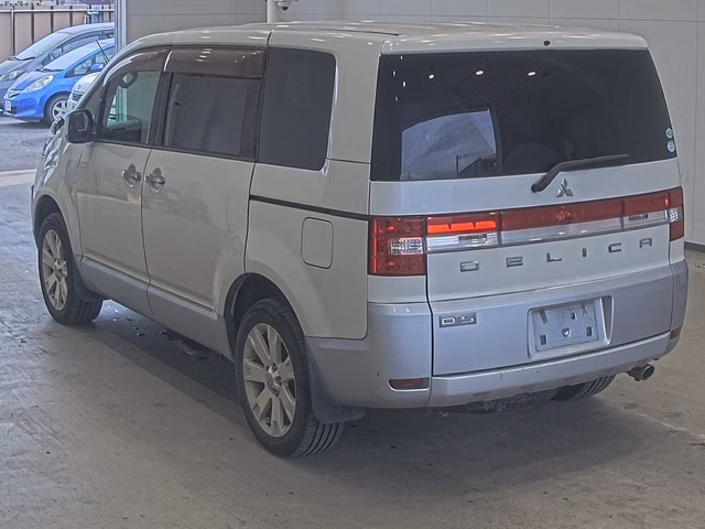 MITSUBISHI DELICA D:5