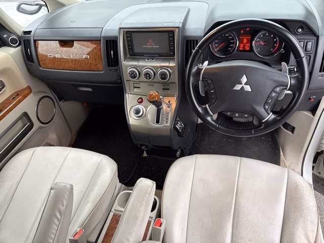 MITSUBISHI DELICA D:5