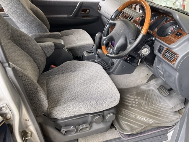 MITSUBISHI PAJERO