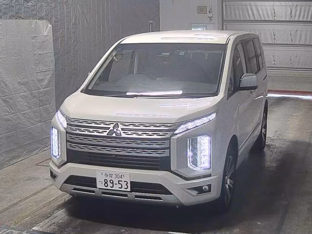 MITSUBISHI DELICA D:5