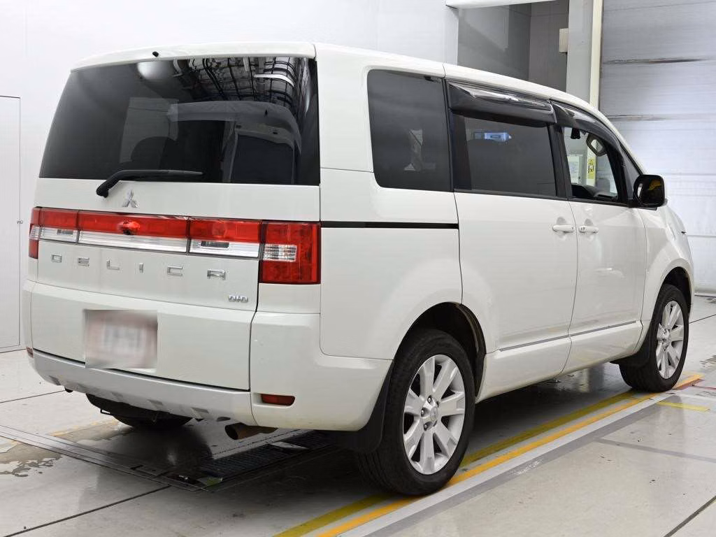 MITSUBISHI DELICA D:5