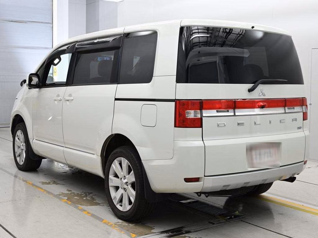 MITSUBISHI DELICA D:5
