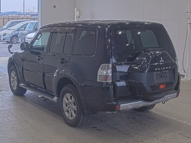 MITSUBISHI PAJERO