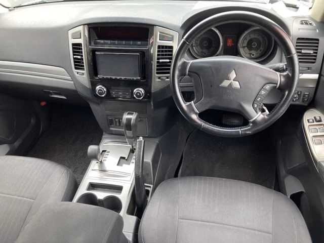MITSUBISHI PAJERO
