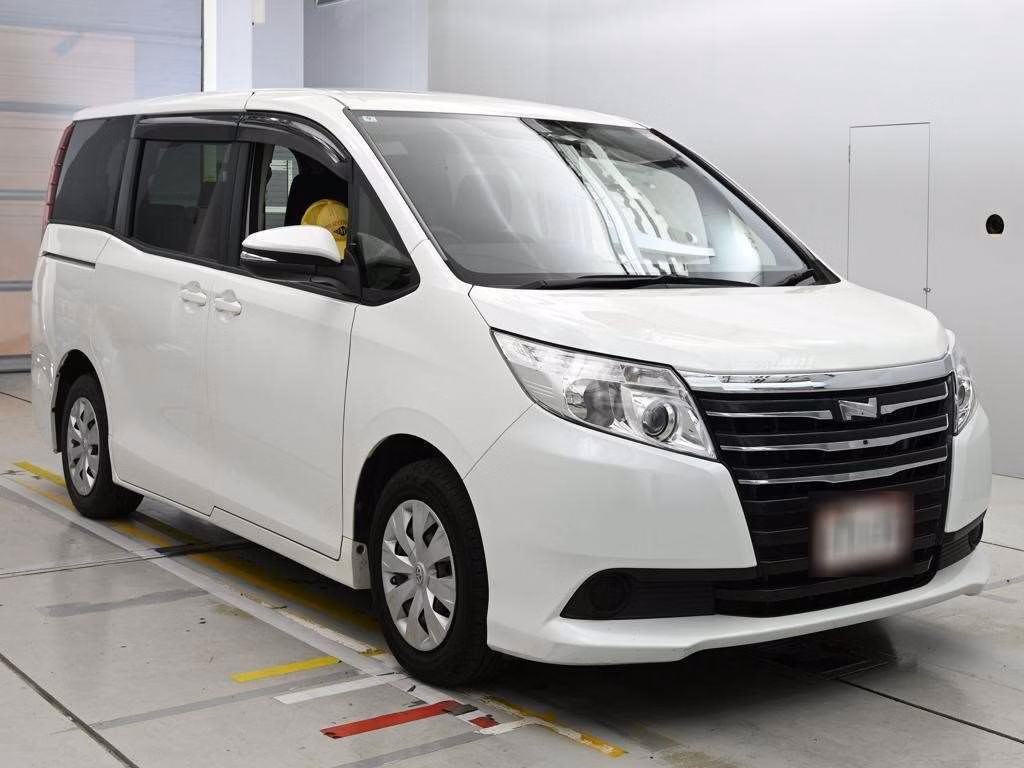 TOYOTA NOAH