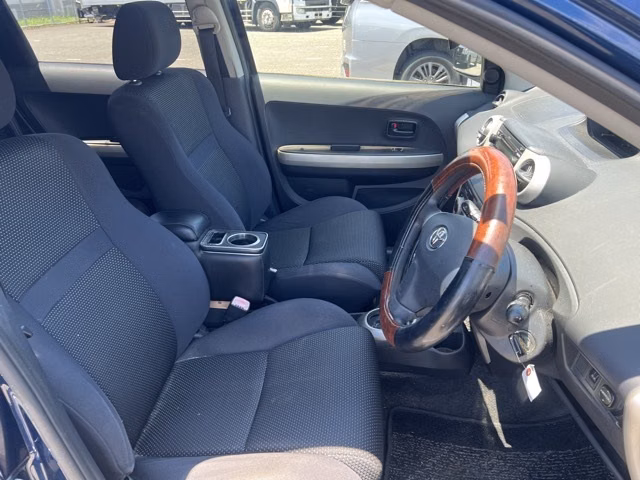 TOYOTA IST