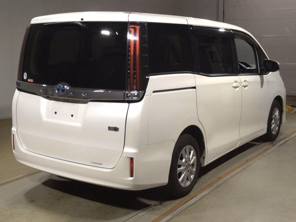 TOYOTA NOAH
