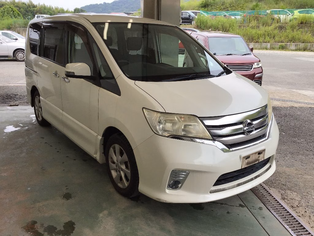 NISSAN SERENA