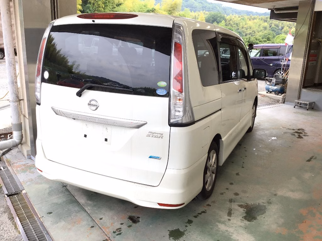 NISSAN SERENA