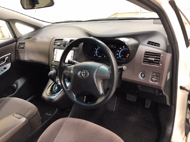 TOYOTA MARK X ZIO