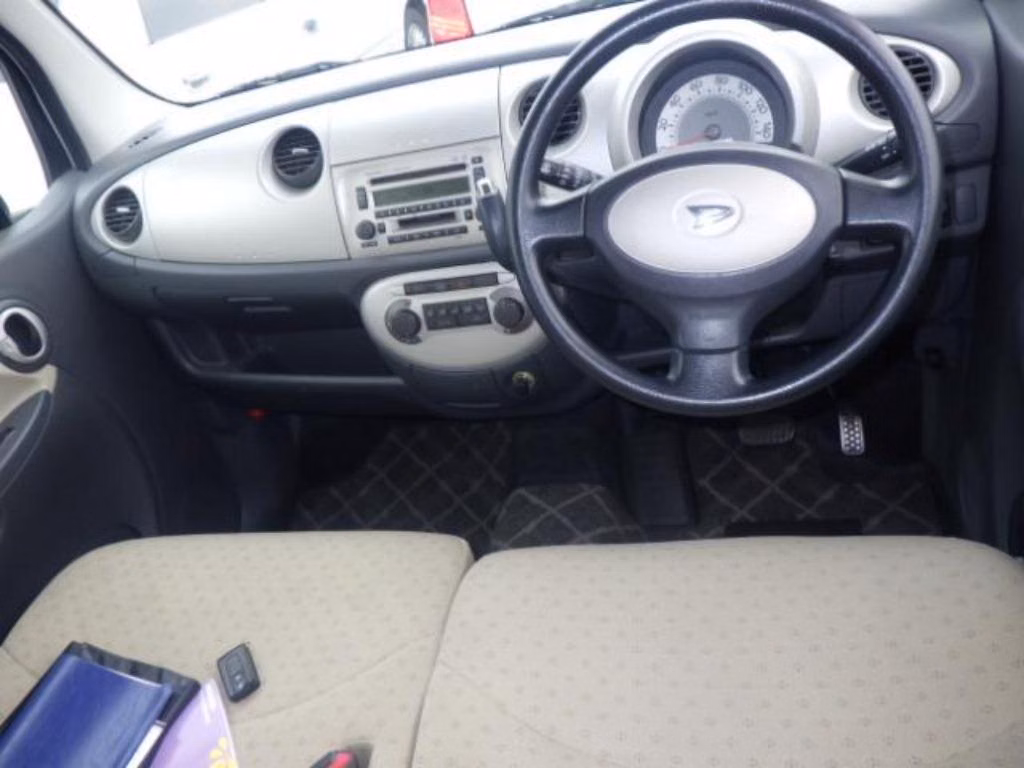 DAIHATSU MOVE LATTE