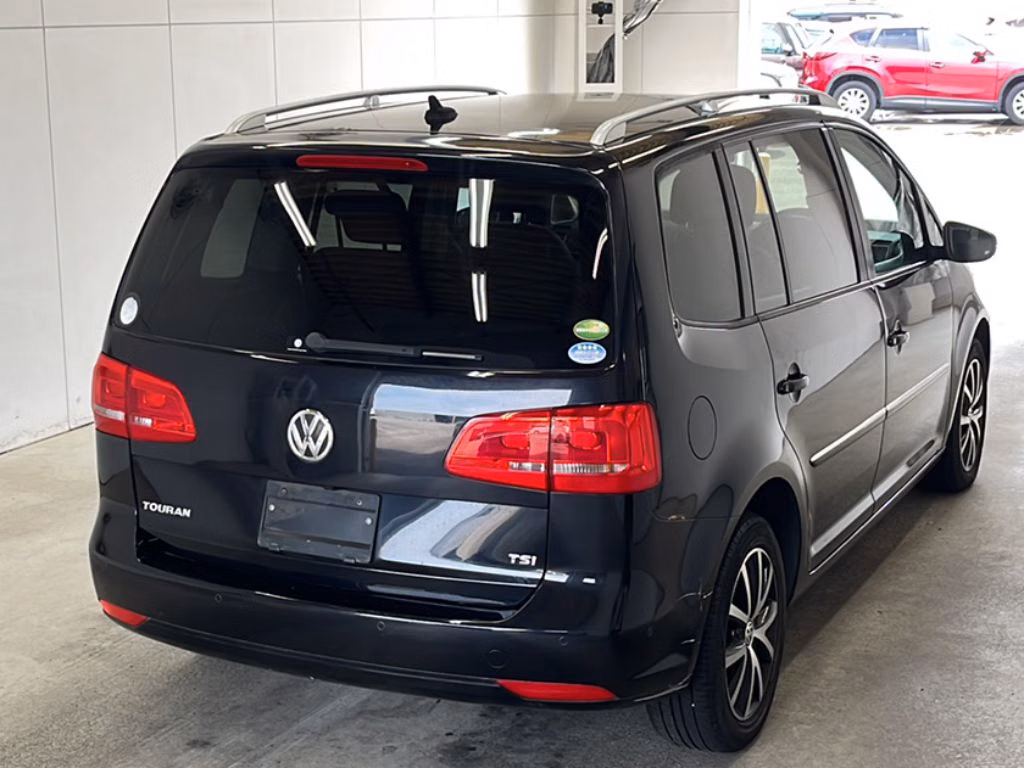 VOLKSWAGEN TOURAN