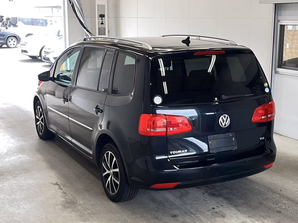 VOLKSWAGEN TOURAN