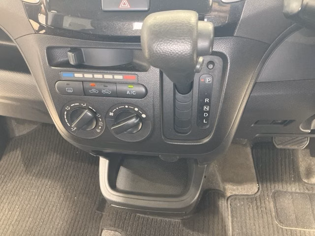 MITSUBISHI DELICA D:2