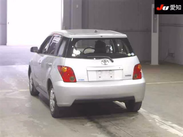 TOYOTA IST
