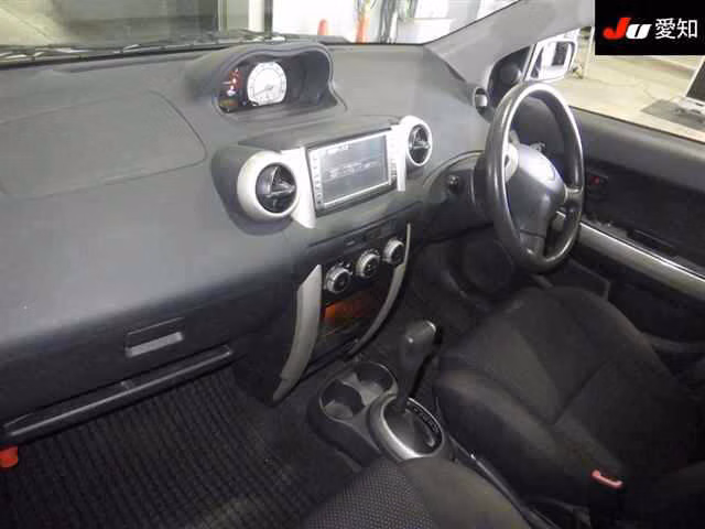 TOYOTA IST